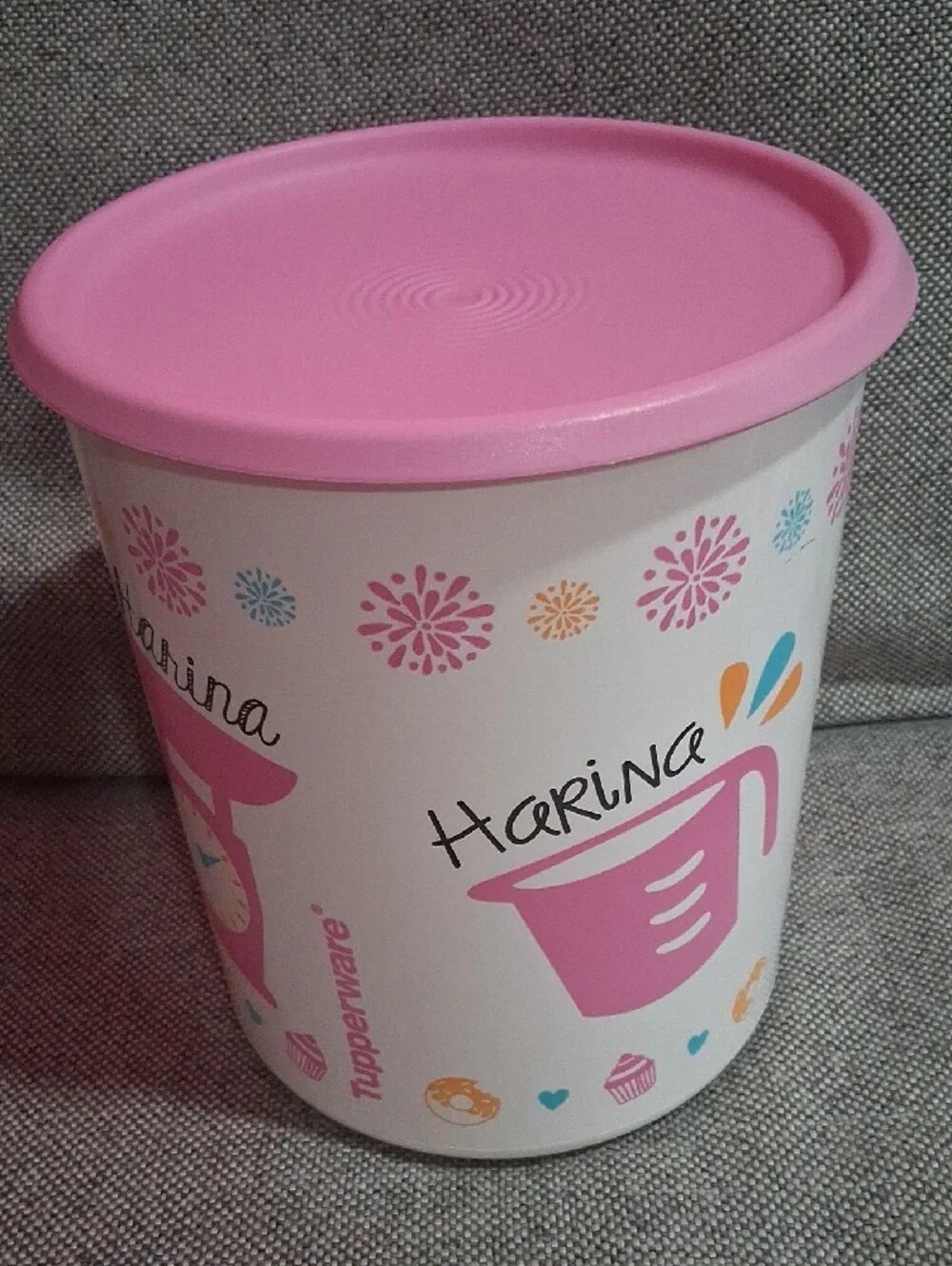 Tupperware White Canister with Pink Lid and Pink Graphic - 3.1 Liters HARINA